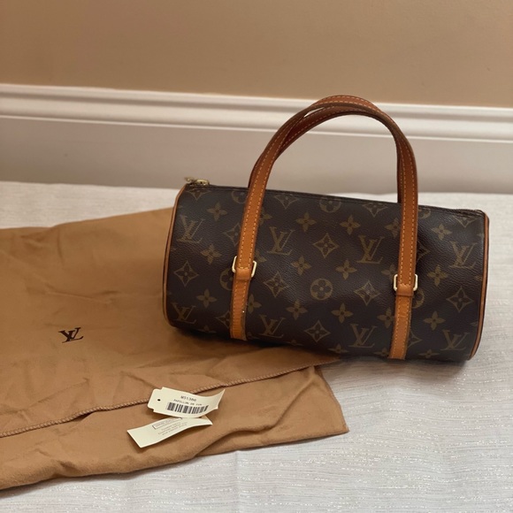 Louis Vuitton Papillon Trunk Monogram – VintageBooBoo Pre owned designer  bags, shoes, clothes